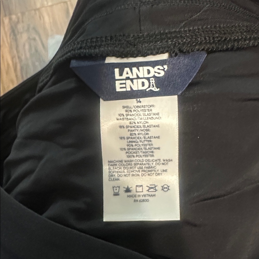 Lands End comfort waist 5” board shorts size 14 - Picture 3 of 4